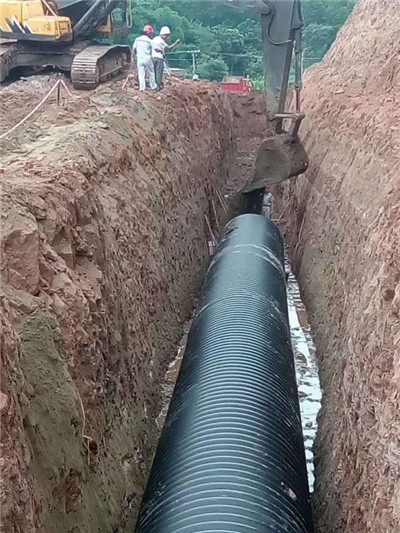 四川宜宾翠屏区市政项目，采购我公司的2.4米口径的HDPE钢带螺旋波纹管，共计1600多米，环刚度SN10的，沟槽8米多深，